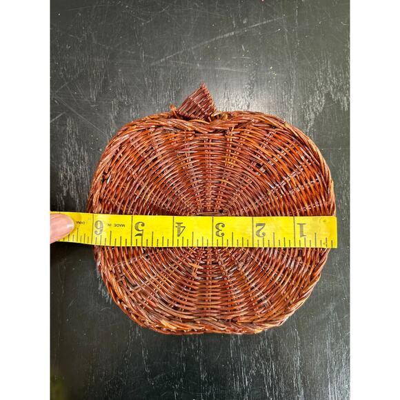 Vintage- Woven wicker tray basket- 7x6x2" Apple Shaped- teacher cottagecore - Picture 5 of 6